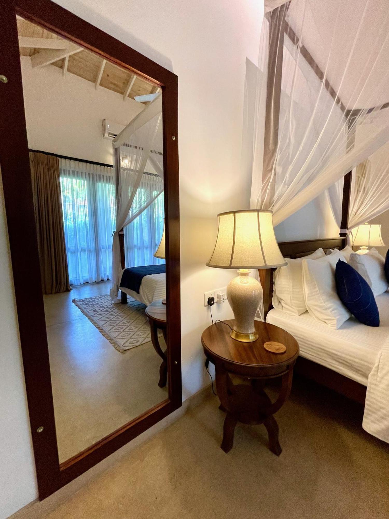 Claire Villa By Younger Villas & Resorts Ahangama Exteriör bild