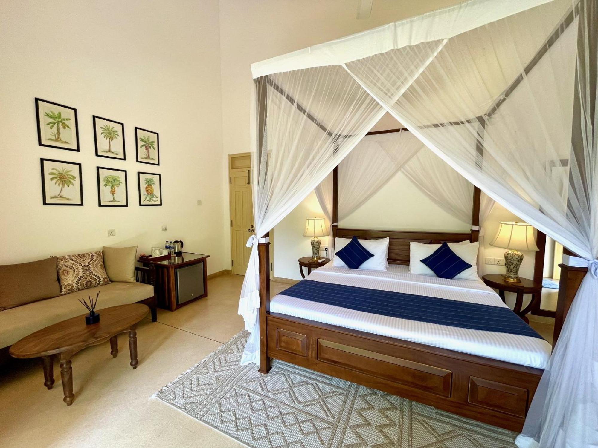 Claire Villa By Younger Villas & Resorts Ahangama Exteriör bild