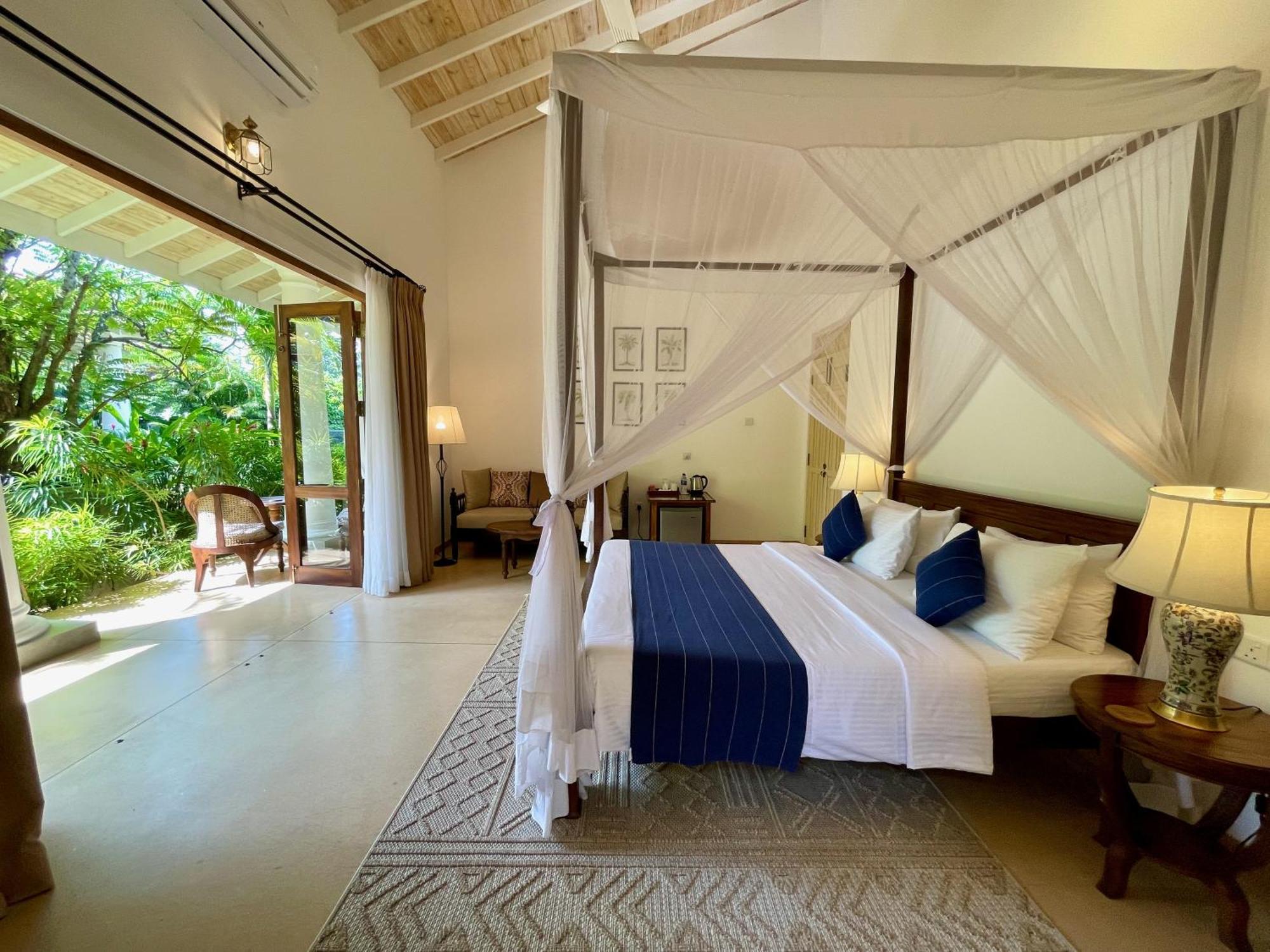 Claire Villa By Younger Villas & Resorts Ahangama Exteriör bild