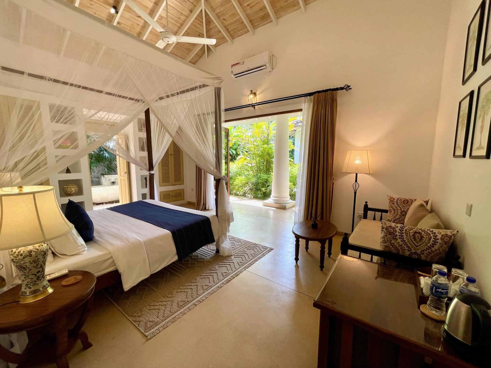 Claire Villa By Younger Villas & Resorts Ahangama Exteriör bild